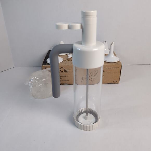 The Pampered Chef Easy Accent Decorator Cake Icing Frosting Kit 6 Tips 1778 - Picture 3 of 14